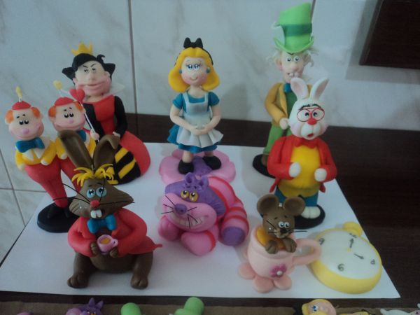 topo de bolo Alice no pais das maravilhas